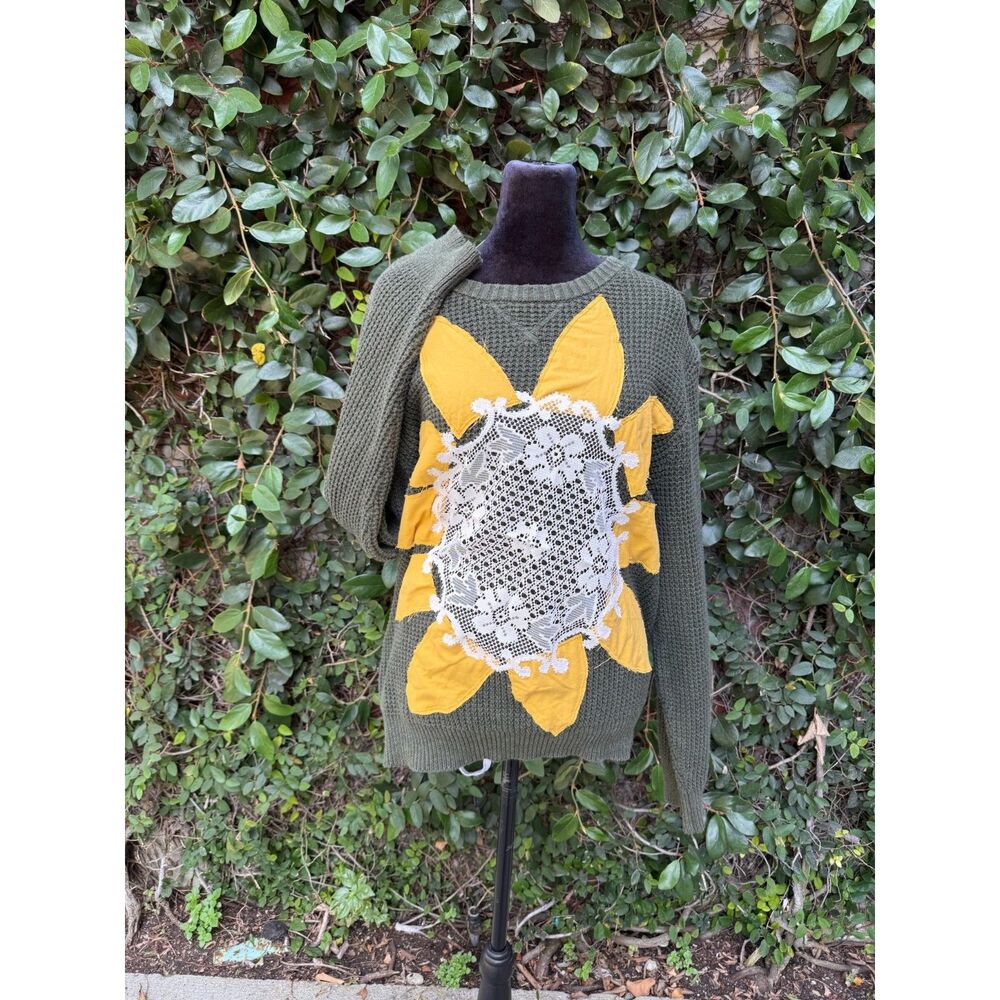 Upcycled Sweater - Sunflower appliqué - Picture 4 of 5